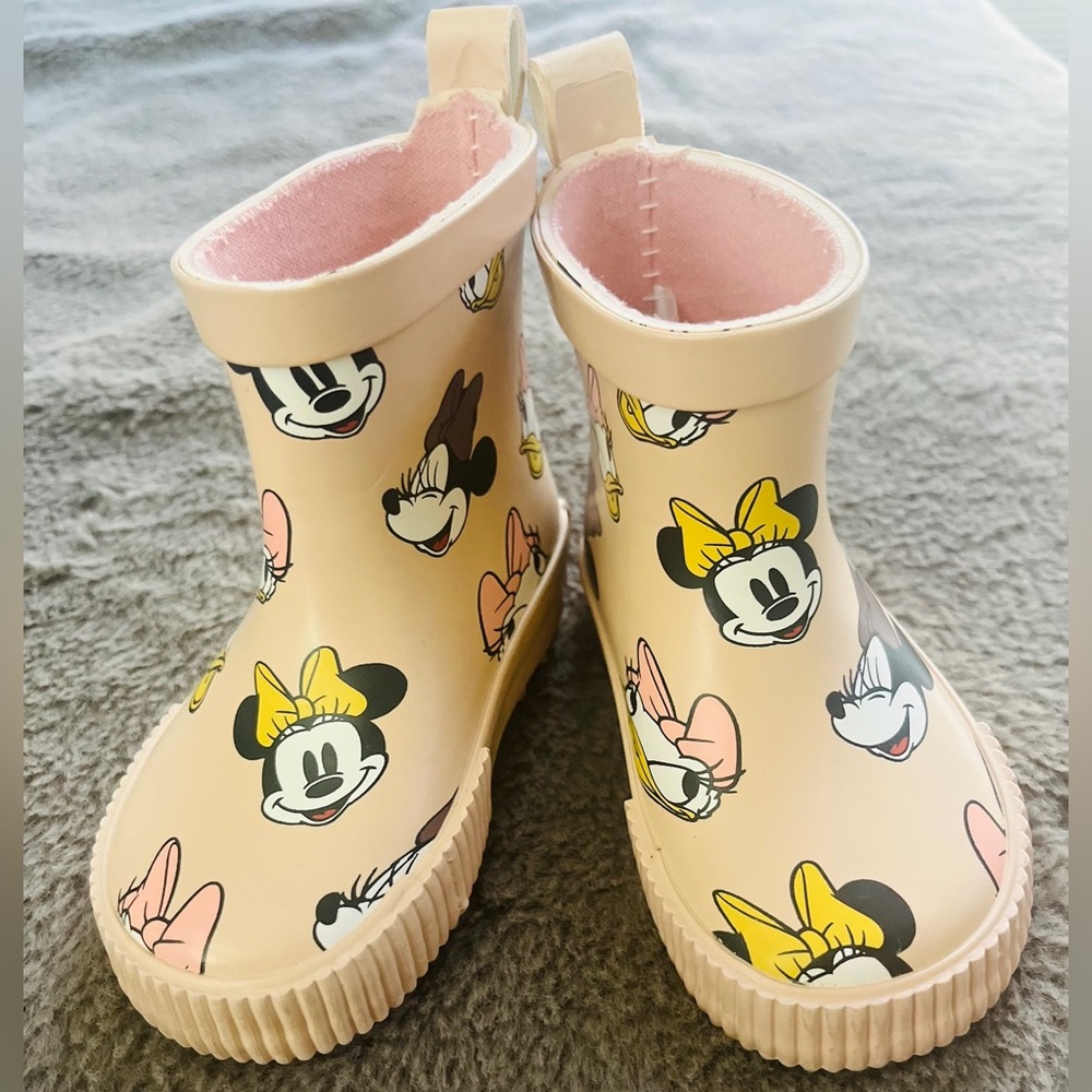 Minnie & Daisy rain boots🌸
